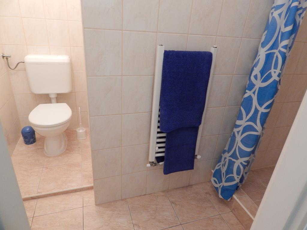 Апартаменты Csillagvirag Apartman Мошонмадьяровар Экстерьер фото